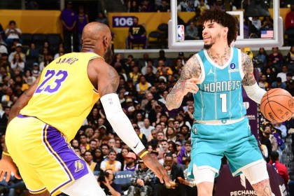 AG体育登录入口-大爆冷门！詹姆斯29+9，湖人完败黄蜂！东契奇39分创神迹