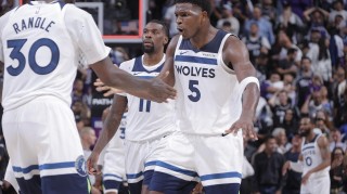 AG体育官方网站-三节砍19+12，但罚球9中3！火箭队申京手感冰凉！基本功该练了