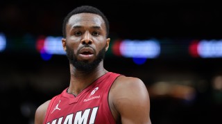 AG体育官方入口-彻底迷失！维金斯6中2仅得到5分1板2助1帽 三分4中1