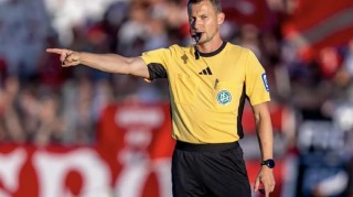 AG体育登录入口-图片报：德国职业裁判莱希纳当选为德国珀尔岛的新任市长