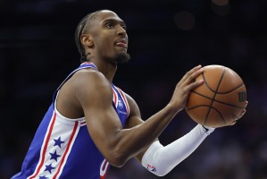 AG体育官方网站-正负值+11最高！马克西半场9中4拿到14分3助 三分6中2