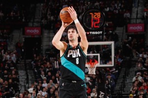 AG体育官方入口-官方：阿夫迪亚背伤复发，提前退出对阵热火的比赛