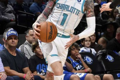 AG体育app下载-大爆冷！黄蜂8人上双27分大胜魔术 三球16+6+7班凯罗23分